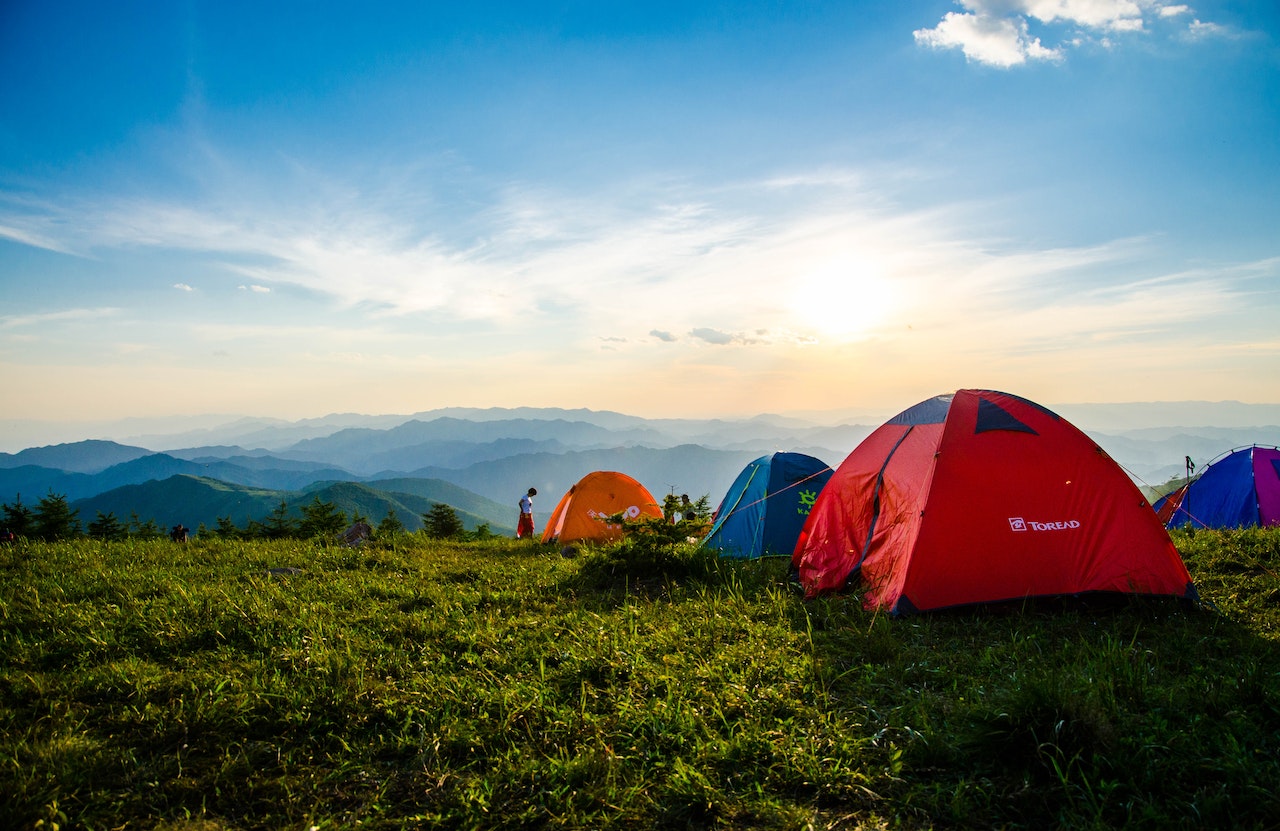 How to Stay Warm in Your Tent Without Electricity